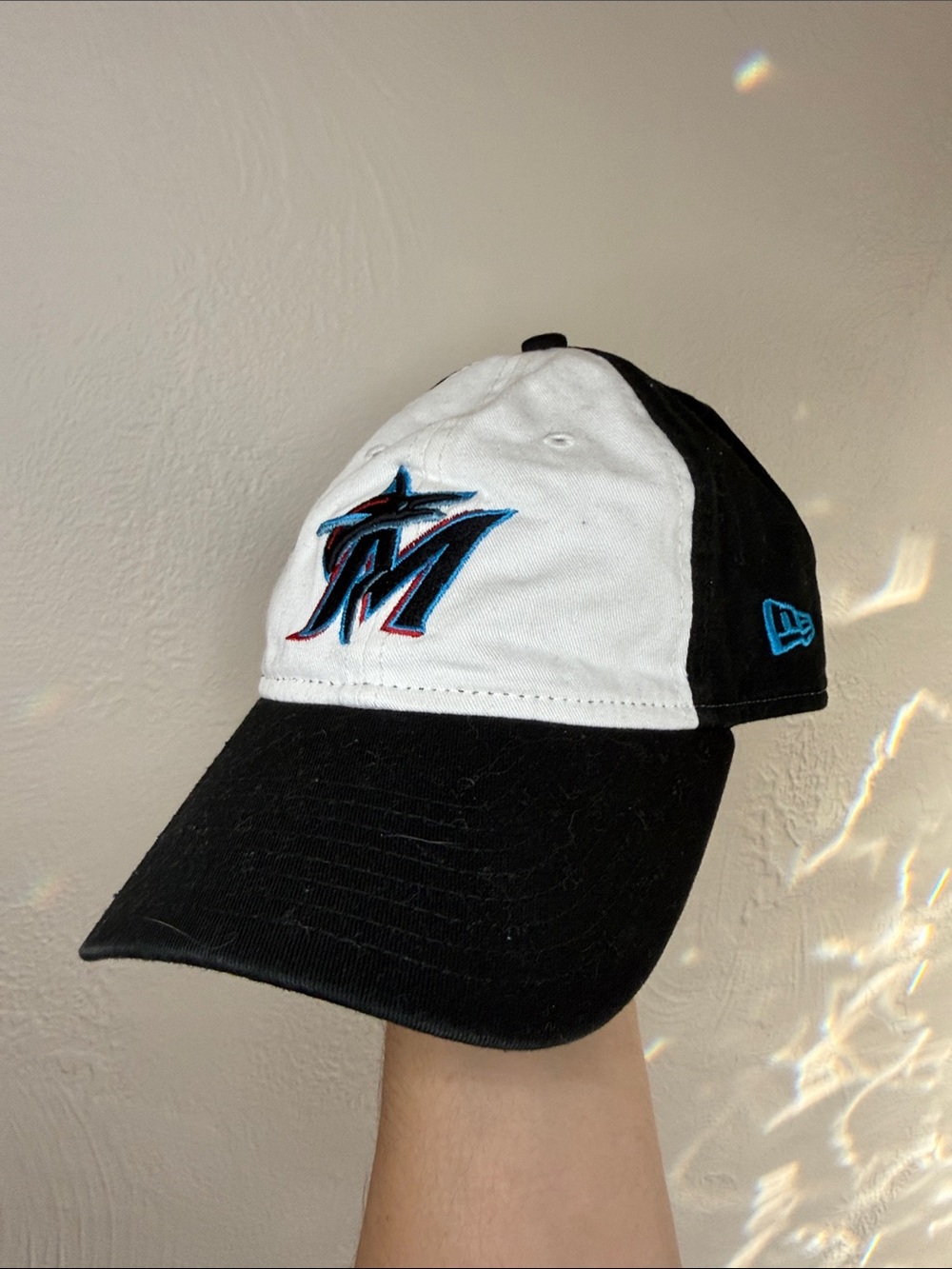 New Era Women’s Florida Marlins Adjustable Baseball Cap Black White MLB Hat
